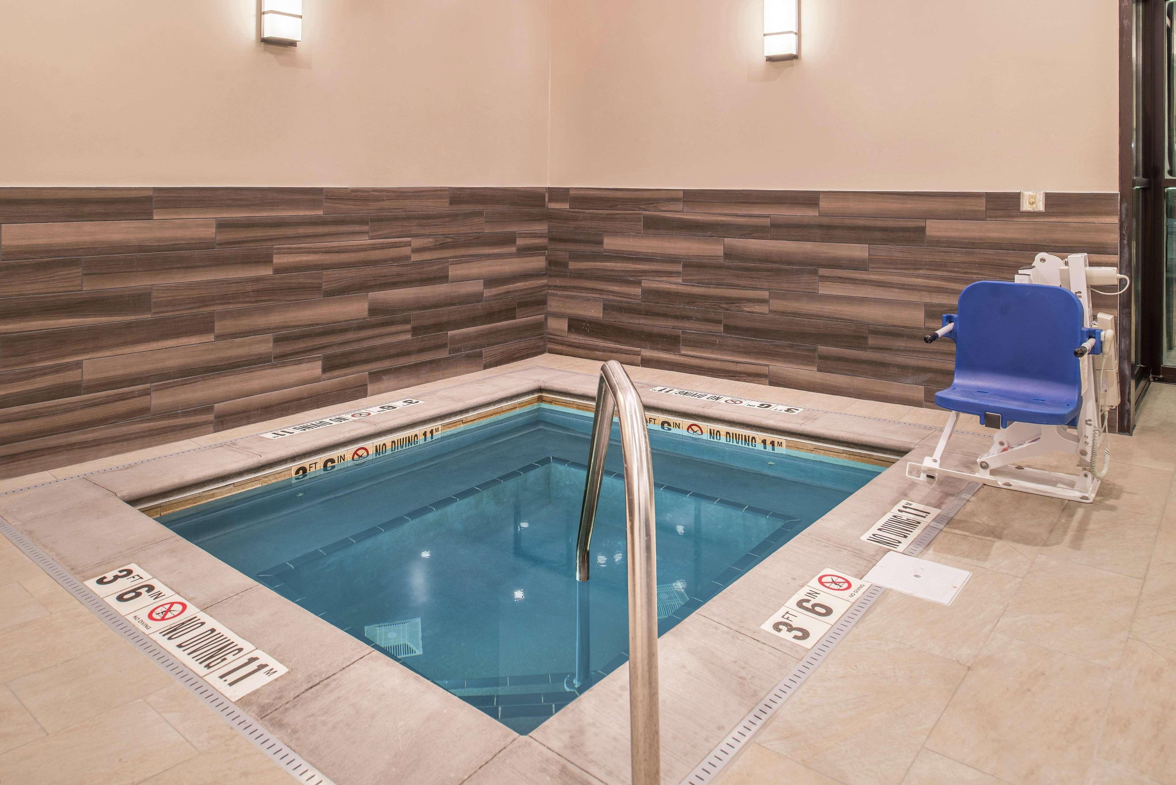Отель Doubletree By Hilton Lafayette East Экстерьер фото